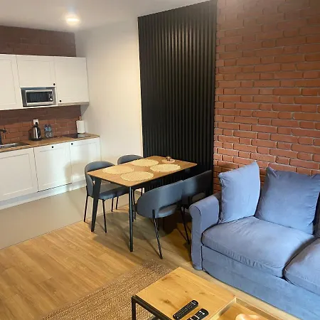 Bruno I Bianca W Symphony Modern Tower 2 I 3 Pietro גדינייה