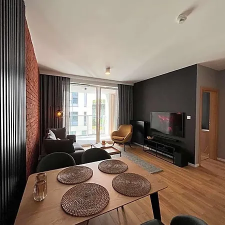 Bruno I Bianca W Symphony Modern Tower 2 I 3 Pietro מלון דירות גדינייה