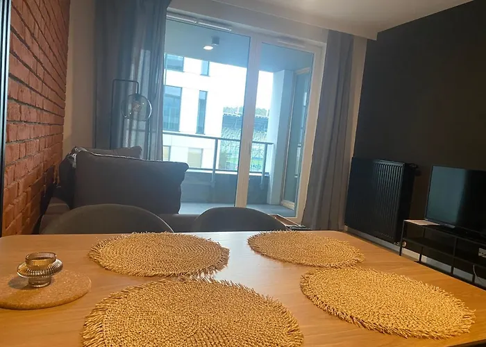 Bruno I Bianca W Symphony Modern Tower 2 I 3 Pietro 格丁尼亚